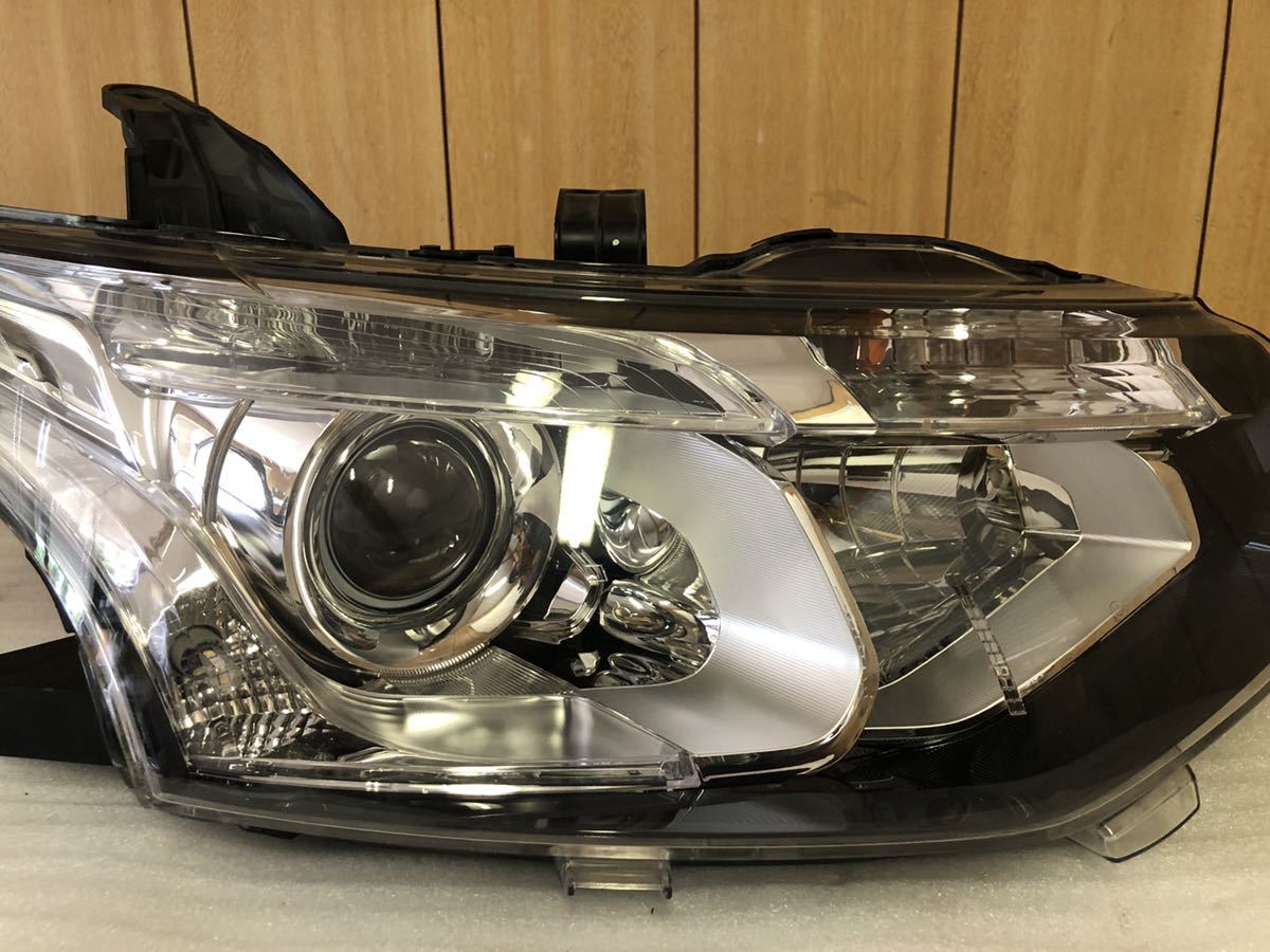 アウトランダー PHEV GG2W/GF7W GF8W 前期 右 HID ヘッドライト