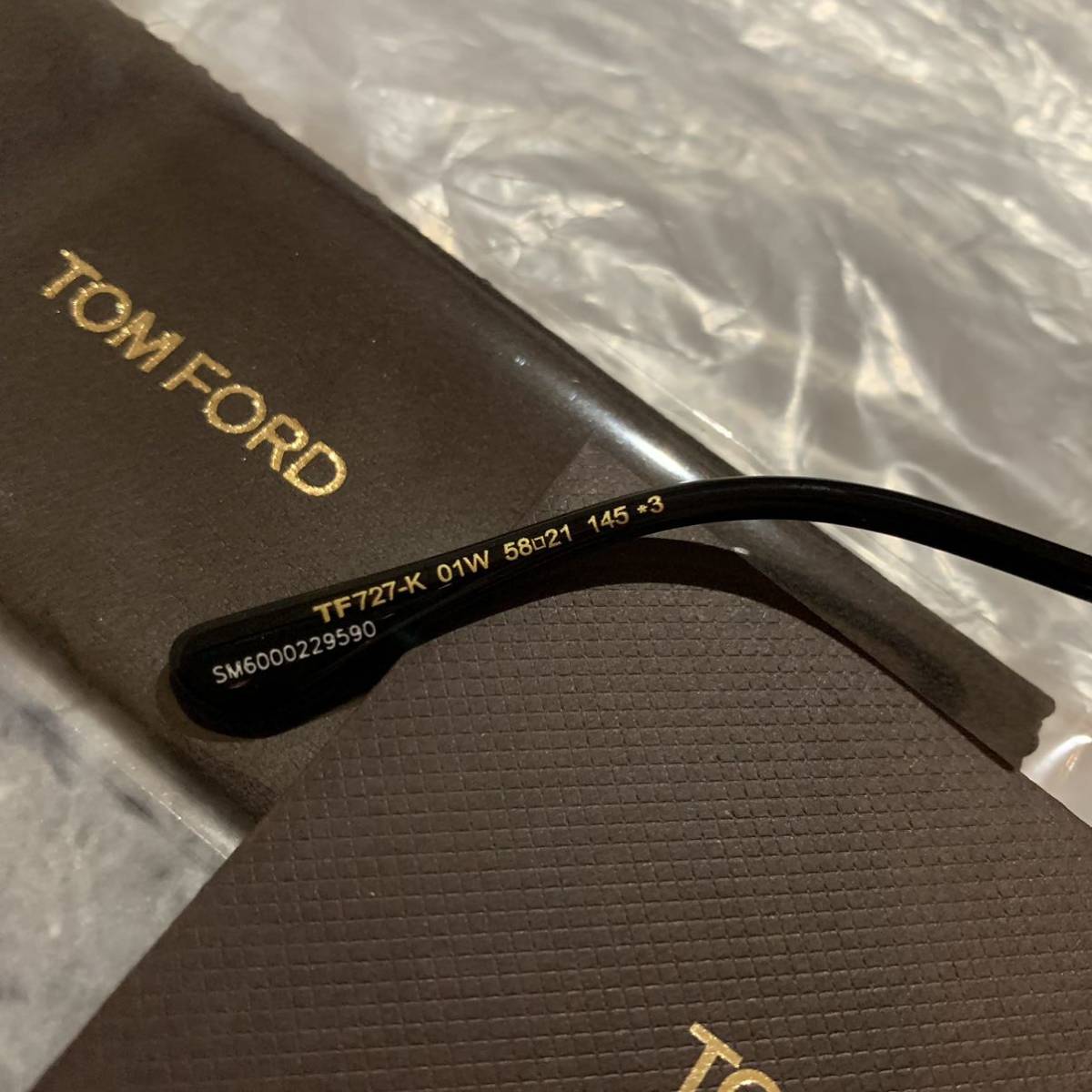 ☆新品 正規品☆ TOMFORD TF727 FT0727 01W ブラック サングラス  