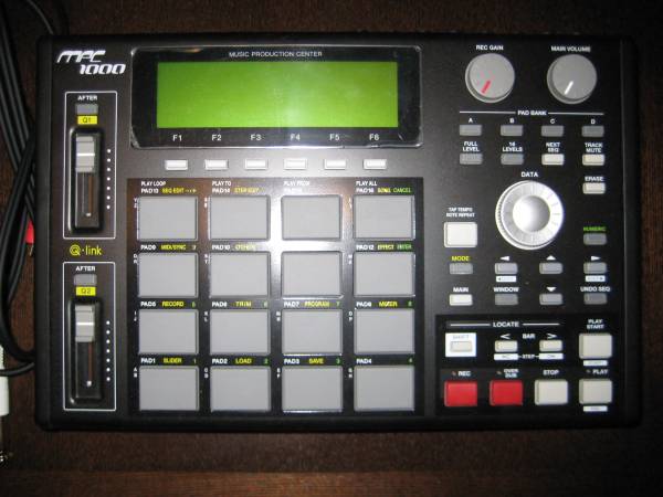 超美品 名器 AKAI MPC1000-BK サンプラー サンプリング(サンプラー 