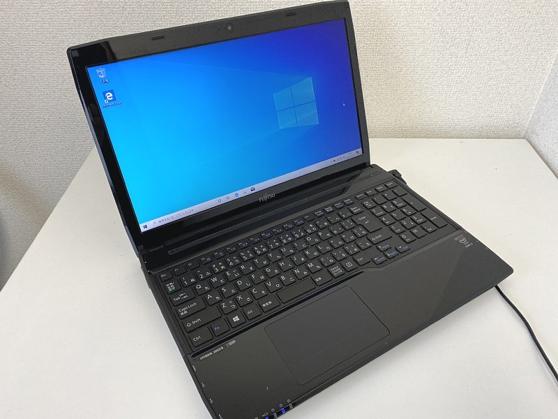 送料無料■美品/超速・快適 240GB SSD搭載/第3世代Core i3-4010U/8GB/Webカメラ/WiFi/Bluetooth/Blu-ray 富士通 FMV-AH45/R