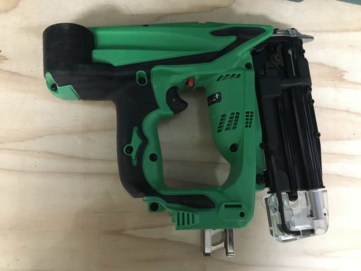 【中古美品】【長期保管品】日立工機 充電式ピン釘打ち機 NP14DSL 本体のみ　/　ITTXNTB03TBA　● 日立工機 コードレスピン釘打機 NP14DSL : HiKOKI(ハイコーキ) 電動工具セット