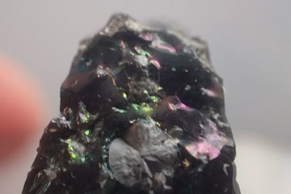 虹色黒曜石 七色黒曜石 新産 日本発上陸 イリデッセンスオブシディアン 黒曜石 レインボースノーフレークオブシディアン 原石 売買されたオークション情報 Yahooの商品情報をアーカイブ公開 オークファン Aucfan Com