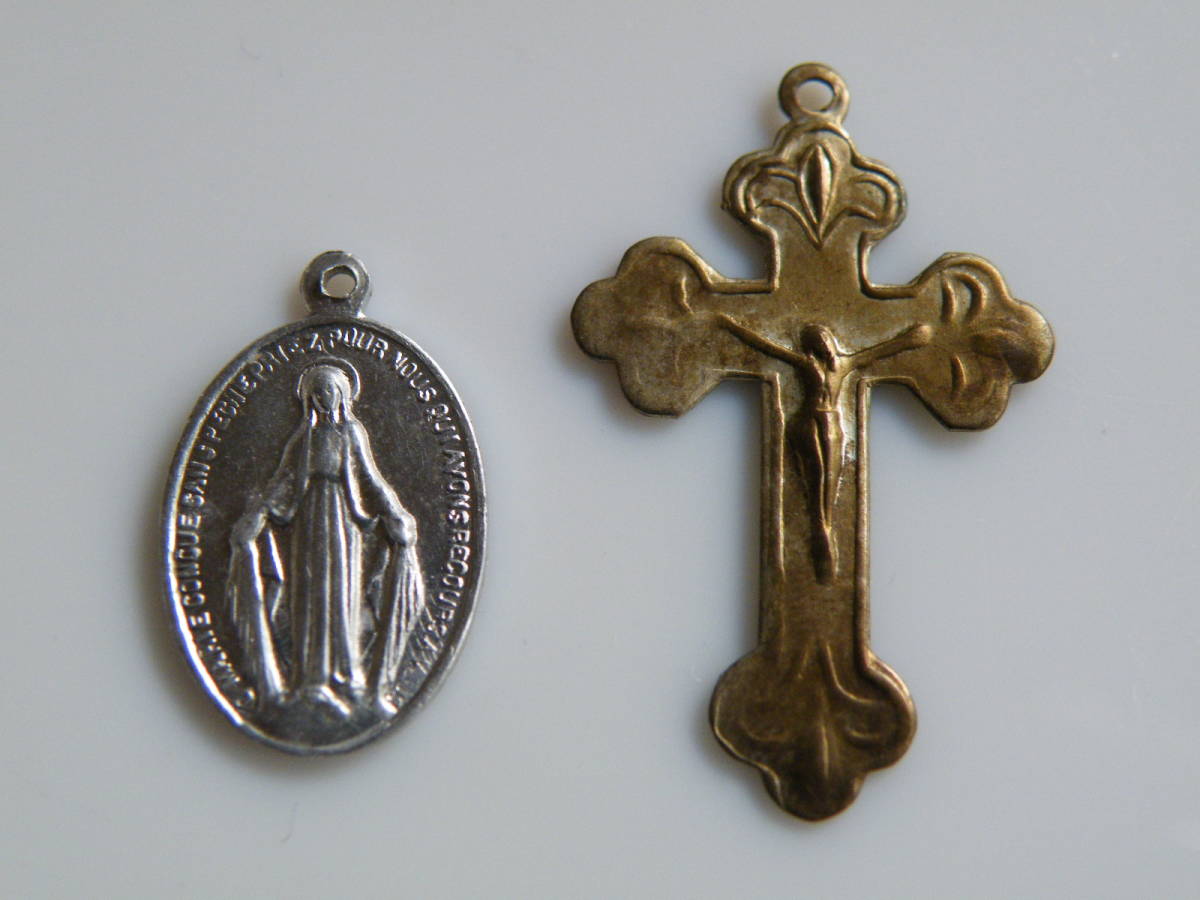 美しいマリア様とキリスト様が付いた十字架のペンダントトップ２個セット キリスト メダイ その他 売買されたオークション情報 Yahooの商品情報をアーカイブ公開 オークファン Aucfan Com