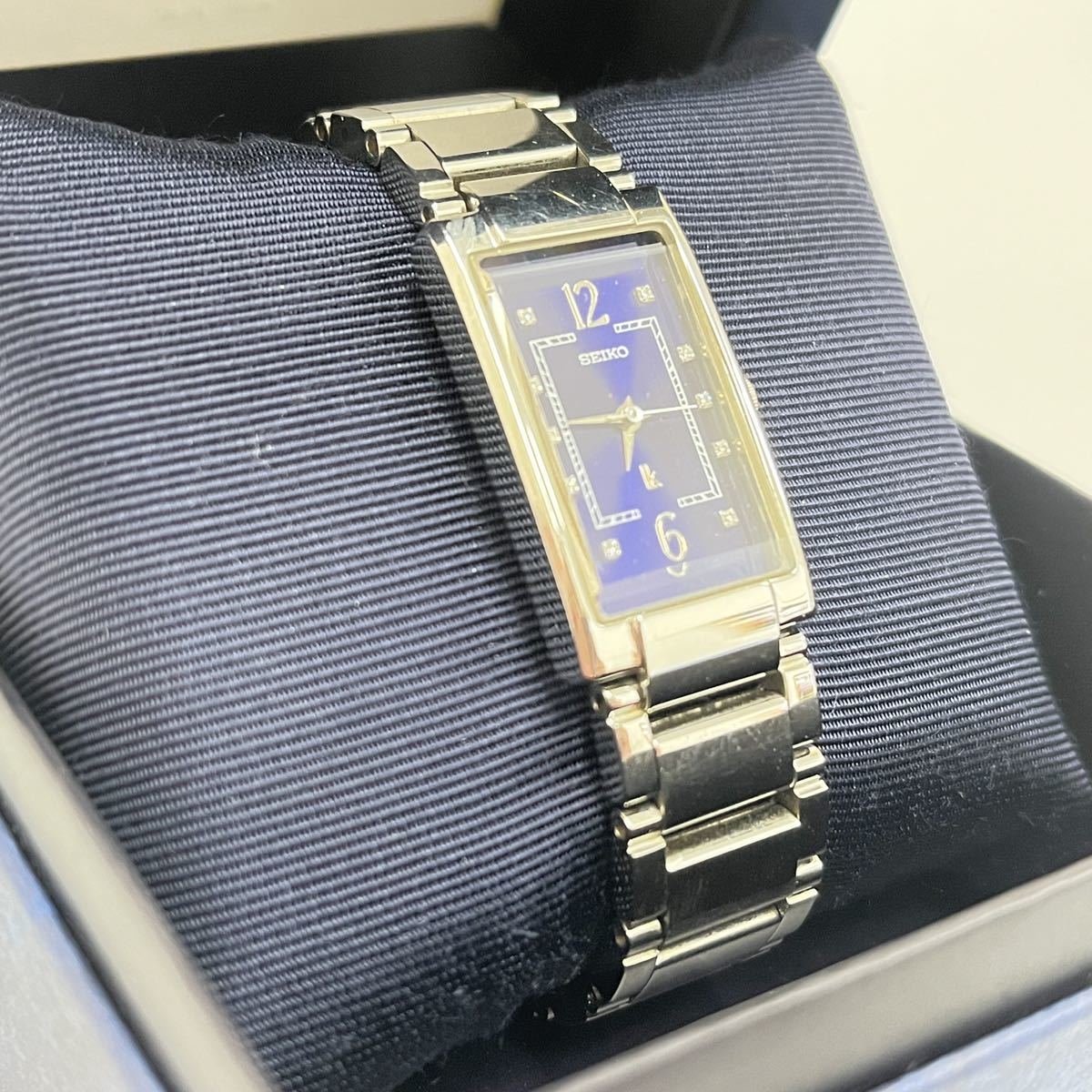 SEIKO セイコールキア1F21-5E20 QZ 石付青文字盤レディース腕時計