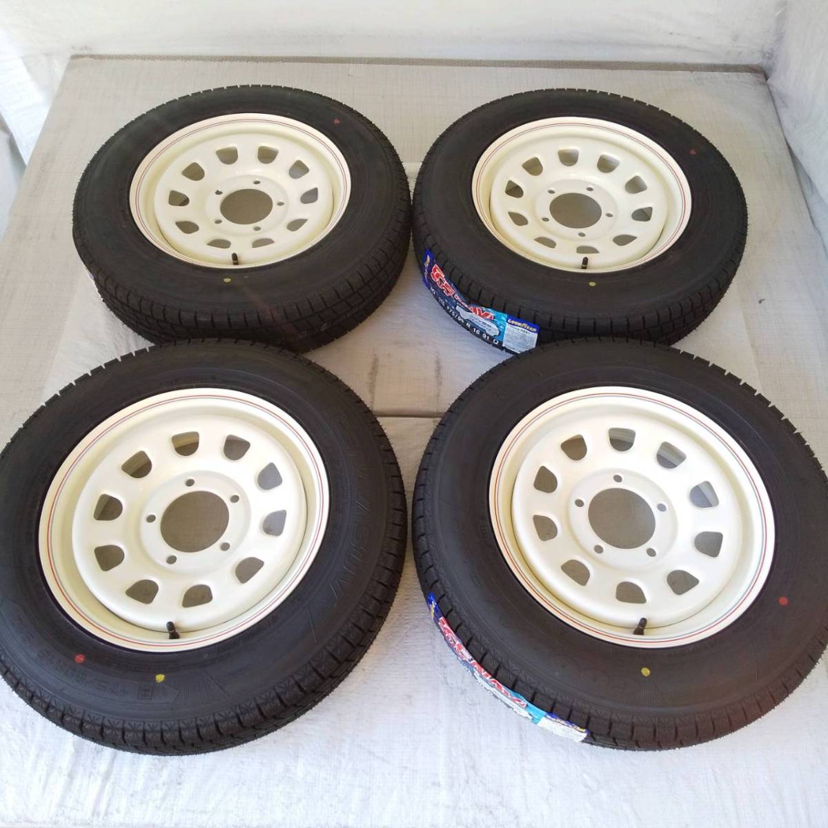 送料込み17インチホイール 4本 PCD114.3 7.5J 215/45R17 スタッドレスタイヤ ホイールセット スタッドレスホイールセット