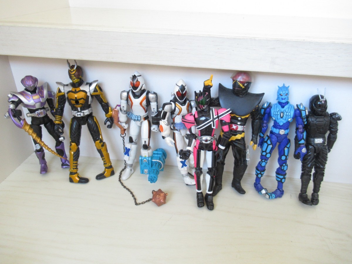 01y3204 S.H.Figuarts 仮面ライダーナイト & ダークウイング 