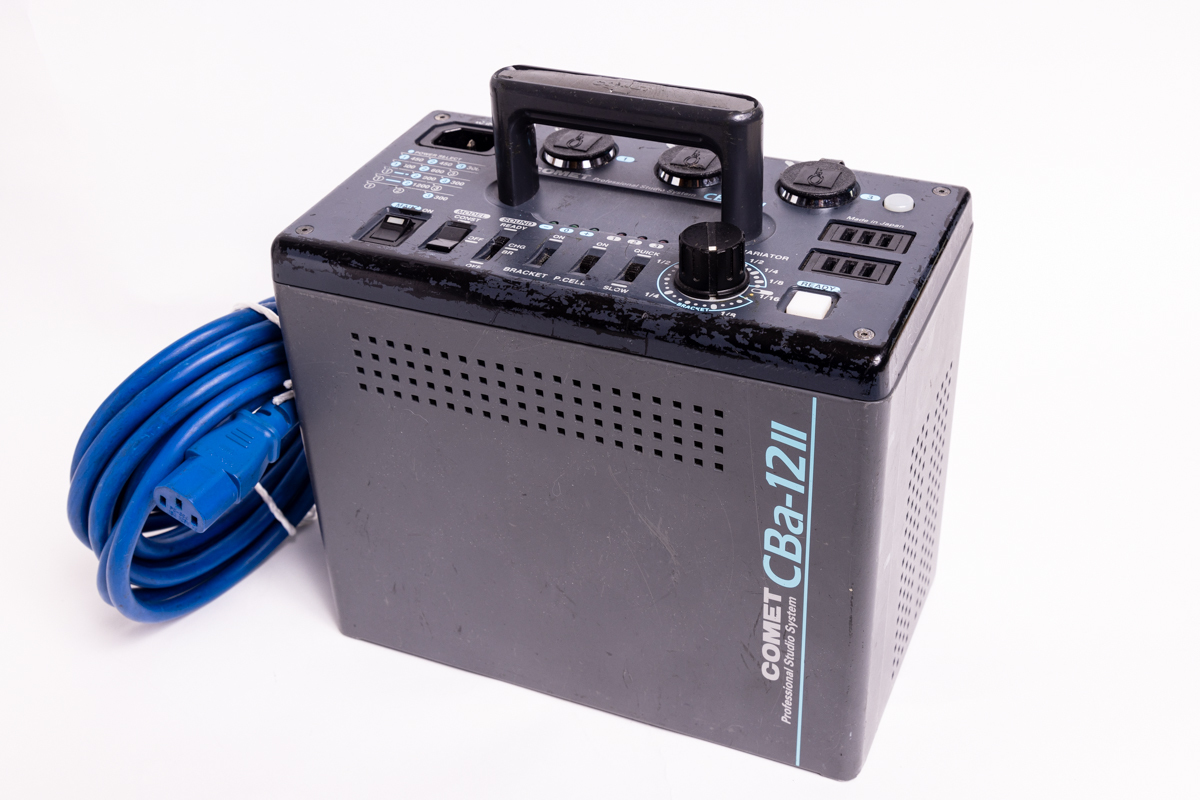 COMET CBa-12Ⅱ 1200wジェネ本体＋電源コード 発光機能など問題なし 
