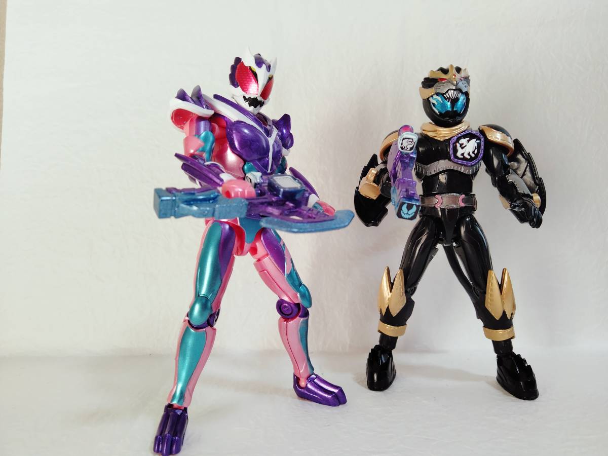 改修.塗装リペイント】装動 仮面ライダーリバイス ホワイトレオゲノム 
