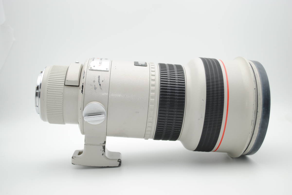Canon 300mm EF USM IS L II Lens | : F2.8 f⁄2.8L F2