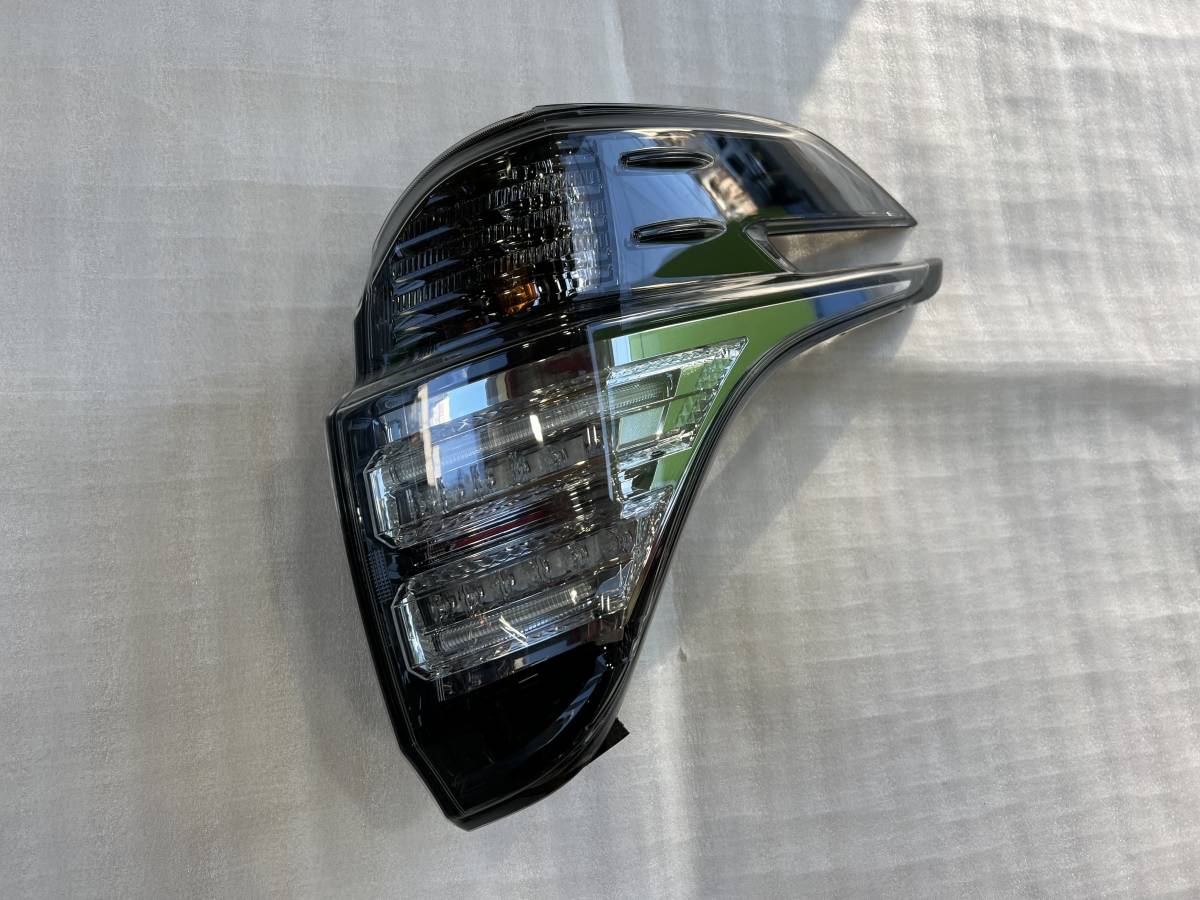 美品】 VELLFIRE/ヴェルファイア 純正 右 テールランプ/テールライト