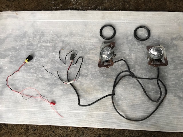 Kei フォグライト フォグランプ フォグレンズ 左右セット 配線付き フォグスイッチ Hn11s Hn12s Hn21s Hn22s ラピュタ Hp11s Hp21s スズキ用 売買されたオークション情報 Yahooの商品情報をアーカイブ公開 オークファン Aucfan Com