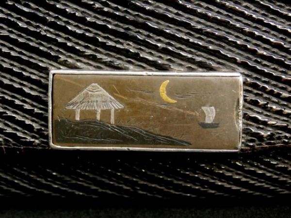□珍品！春画彫り銀板仕込み 煙草きざみ入れ、編み漆塗りに赤銅地に庵