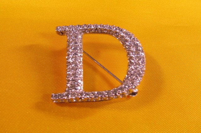m9573 未使用保管品 Dior ディオール ブローチ ラインストーン Dロゴ 