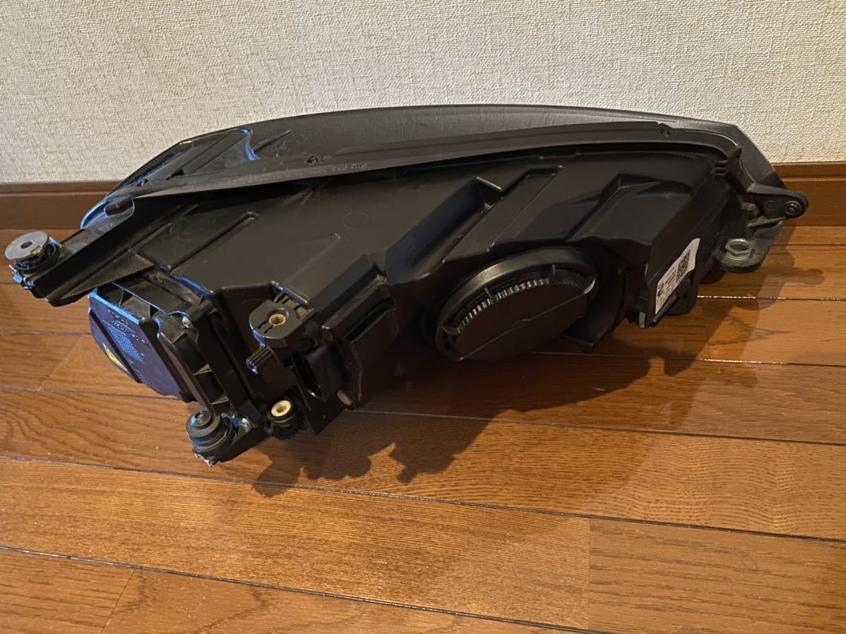 フォルクスワーゲン ゴルフ7R 純正ヘッドライト 左側 取り付け部損傷