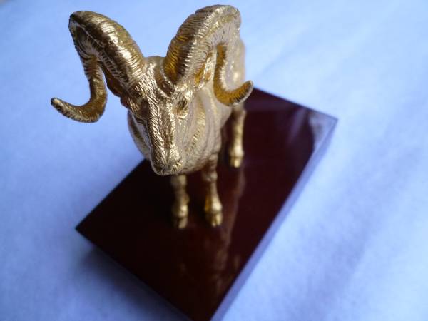 RESIS シンガポールブランド羊の置物