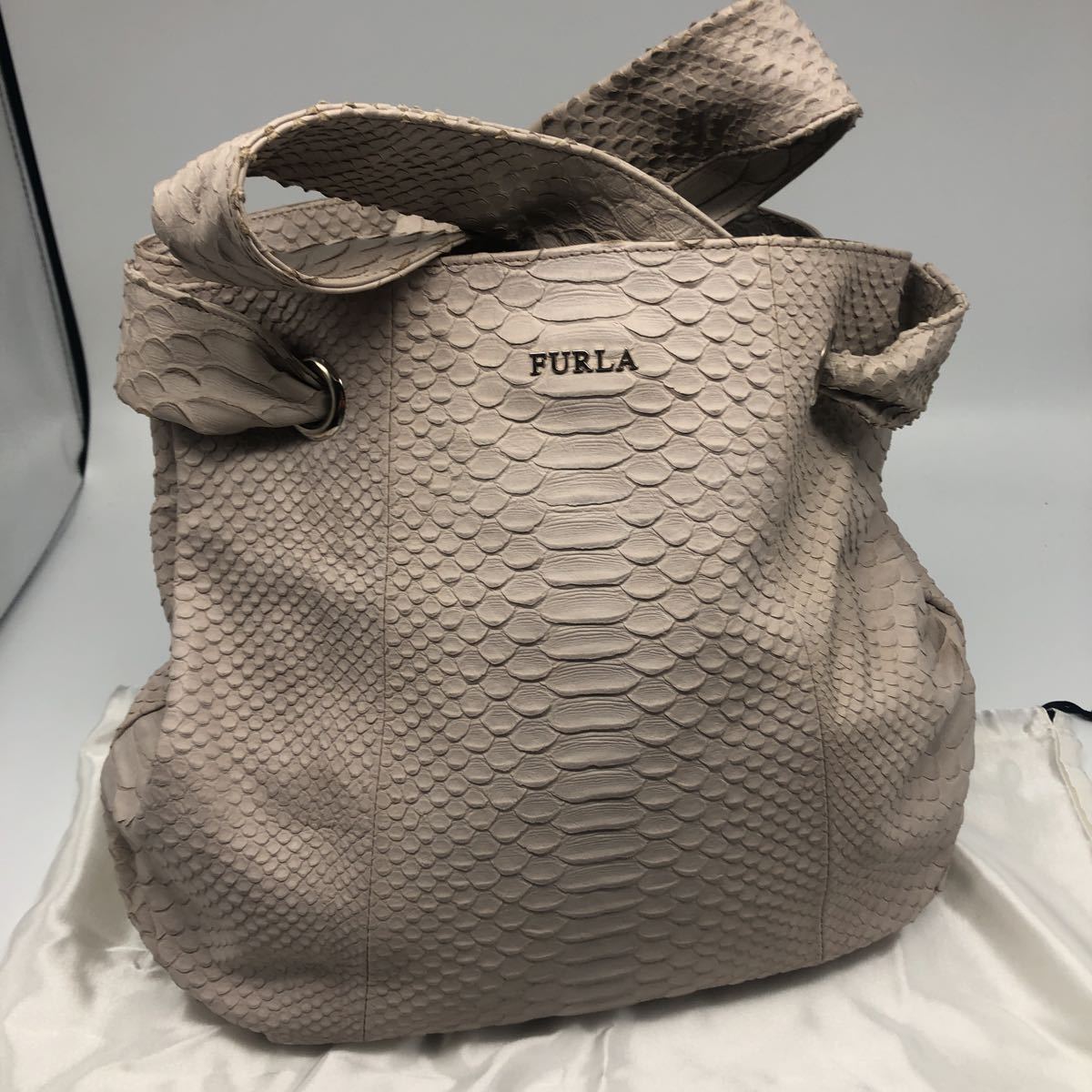 E/A99852】FURLA フルラ バイソン型押しバッグ パイソン柄(フルラ 
