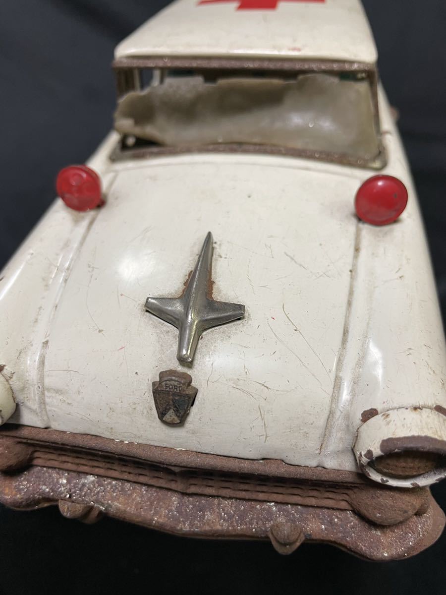3 ☆萬代屋☆フォードFORD 救急車 全長30cm（白）アンティーク