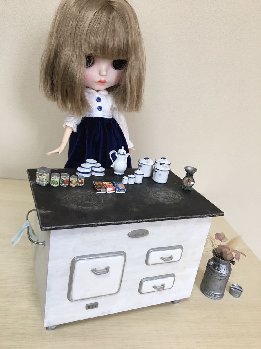 木製ドールハウス.背景ボード.ハンドメイド.小物類一式セット.1/6.組み立て式 handmade miniature 1/6 ドールハウス キッチン台&雑貨セット ブライス