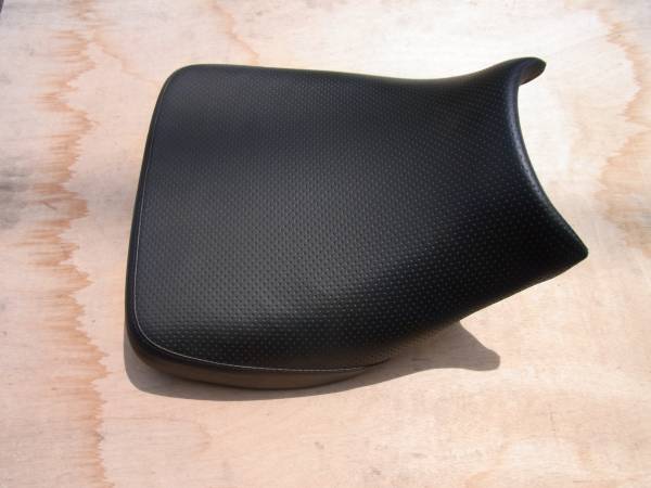 CBR1000RR SC57 06 07 ローダウン シート デイトナ？(社外品