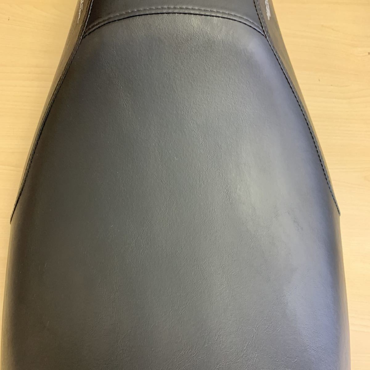 中古品】Harley-Davidson 純正シート RDW-92/61-0067 ダイナ バッド 