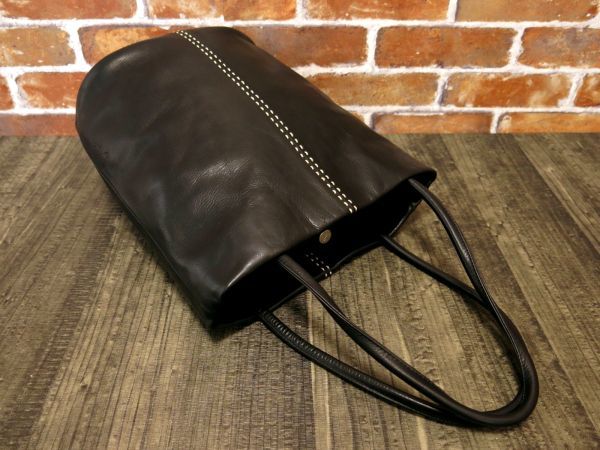 Agnes B アニエスベー メンズ ステッチ ロゴ型押し レザー 本革 トート バッグ ブラック 黒 同様 超 肩掛け B5 N2754 かばん バッグ 売買されたオークション情報 Yahooの商品情報をアーカイブ公開 オークファン Aucfan Com