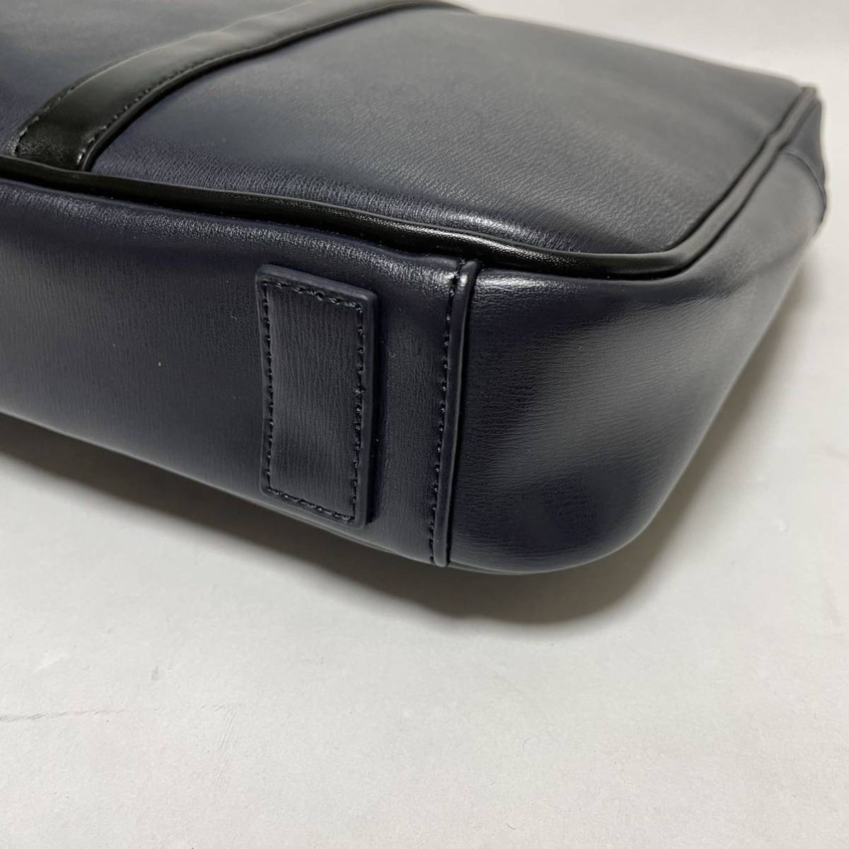 未使用 ポールスミス『漂う高級感』Paul Smith A4◎ ビジネスバッグ レザー ハンドバッグ ブリーフケース ネイビー系 ロゴ 金具 シンプル