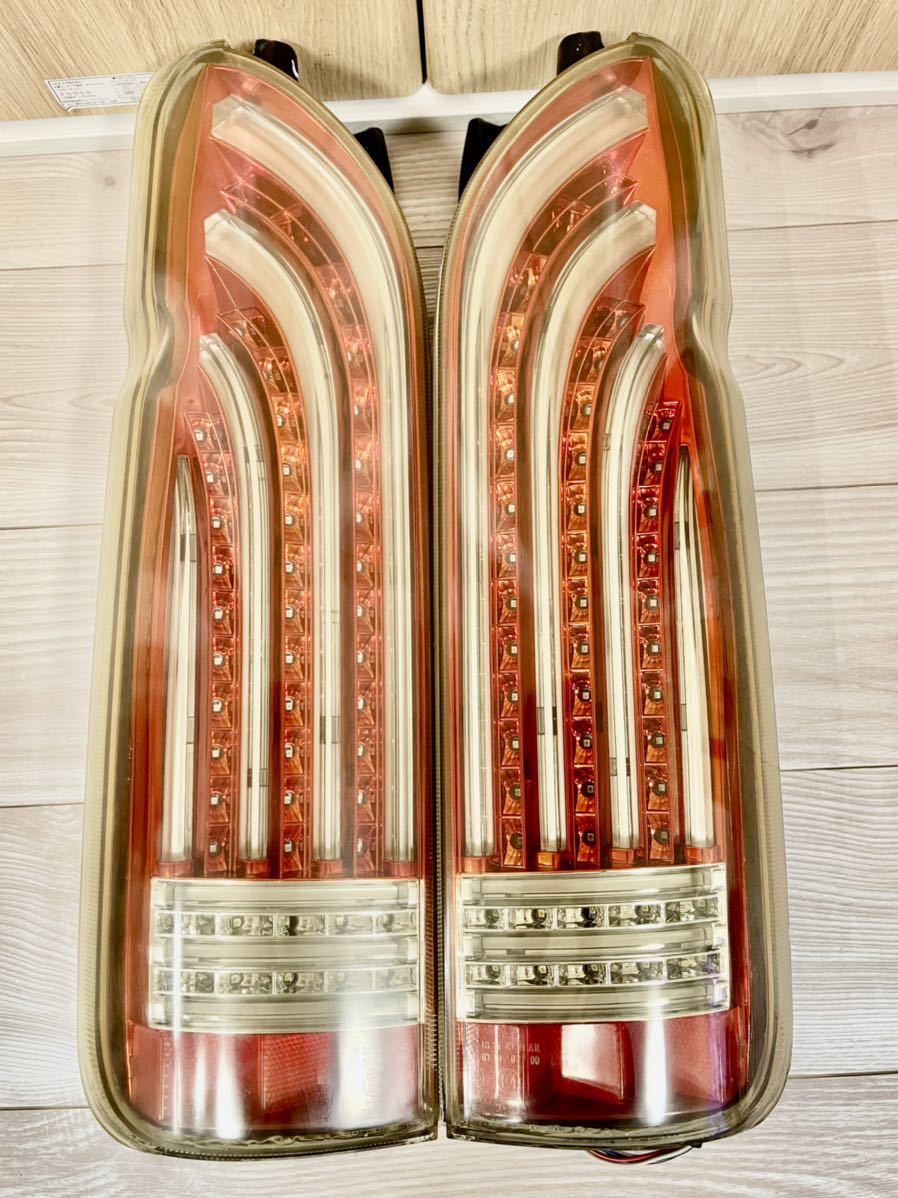 【中古美品】ハイエース200系 ヘリオス フルLEDテールランプ HELIOS ヘリオス 200系 ハイエース フル LED テール ランプ1型 2型 3型