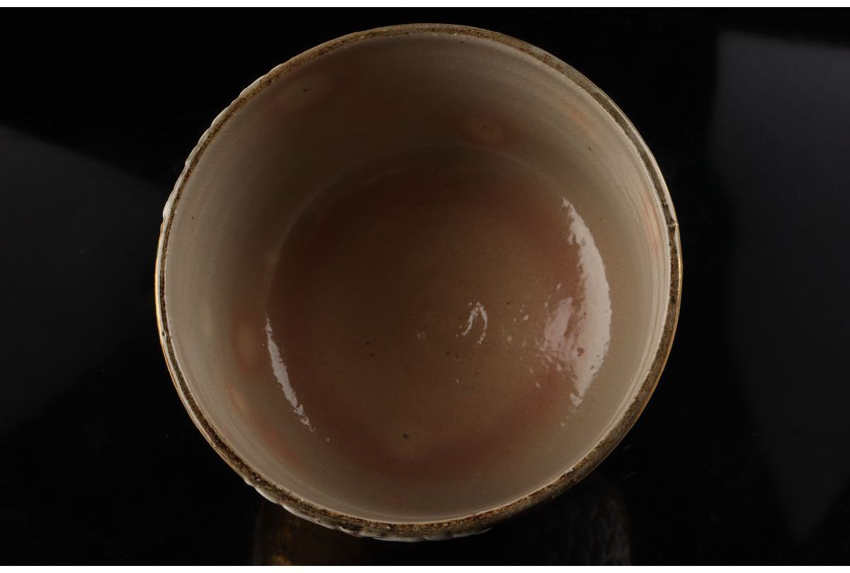 URA]杣山焼/南口閑粋 造/色絵金彩菊置上茶碗/共箱/7-2-61(検)骨董/鉢