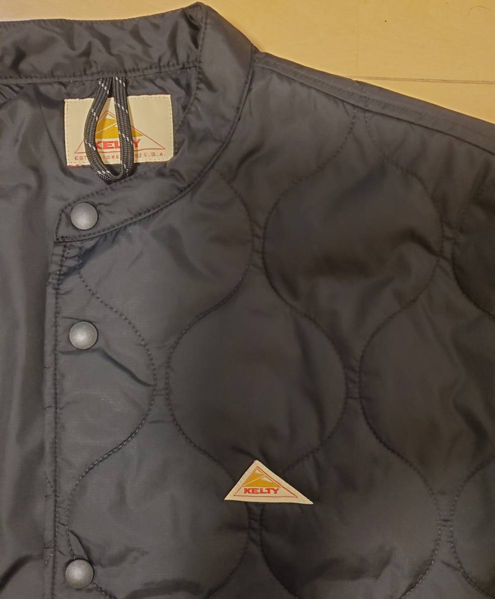 KELTY×FREAK'S FREAK'S STORE 別注 - STORE&frasl;ケルティ 限定展開 STORE（フリークスストア）の「WEB限定KELTY×FREAK'S キルティング 高 品質ファッション STORE（フリークスストア）の「WEB限定 STOREワンポイント STORE（フリークスストア）の「限定展開 ワンポイント キルティングハーフジップトレー