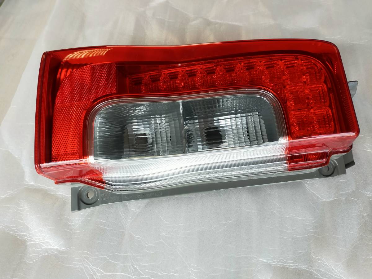 タント 純正 DBA-LA600S 左テールランプ⁄テールレンズ W24 LA600S 公式 