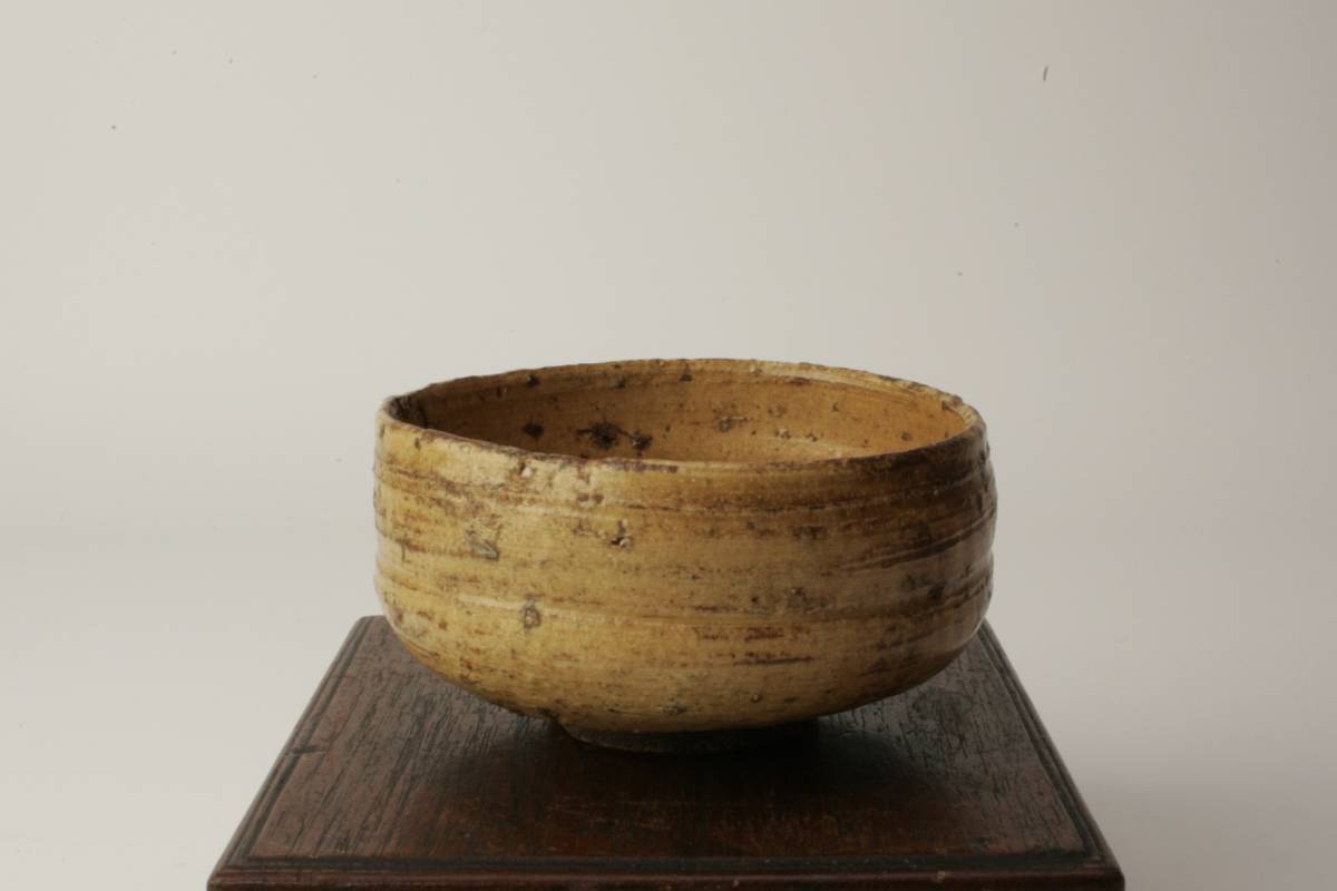 黄伊羅保茶碗 李朝 燦禾 SANKA – - 古伊羅保茶碗 文化遺産オンライン