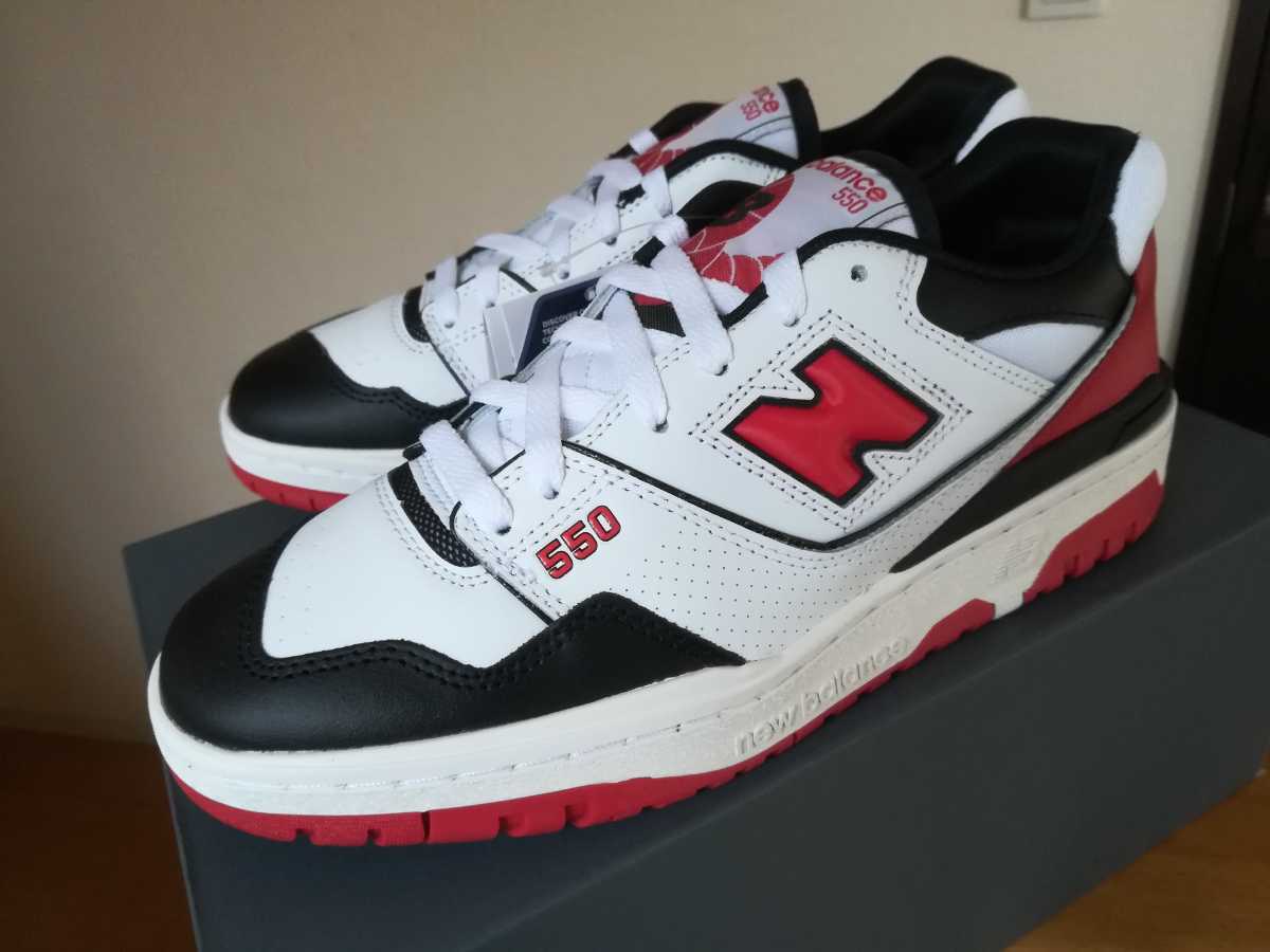 27 0cm 550hr1 ニューバランス スニーカー 白 黒 赤 ローカット バッシュ クラシックカラー 27 0cm 売買されたオークション情報 Yahooの商品情報をアーカイブ公開 オークファン Aucfan Com
