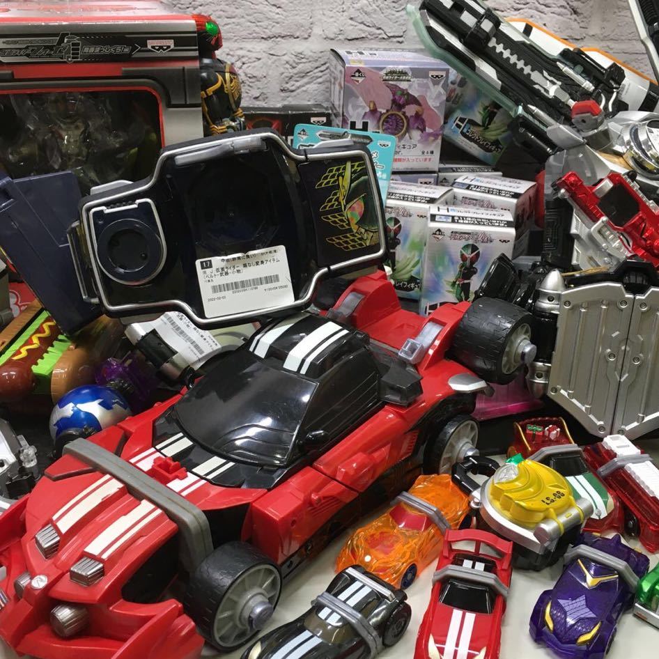 【爆買い，限定セール】 m50214-5058 特撮 ホビー まとめ売り 仮面ライダー と仮面ライダー 変身ベルト ソード フィギュア ウルトラマンフィギュア 他多数(その他)｜売買されたオークション情報、yahooの商品情報をアー その他