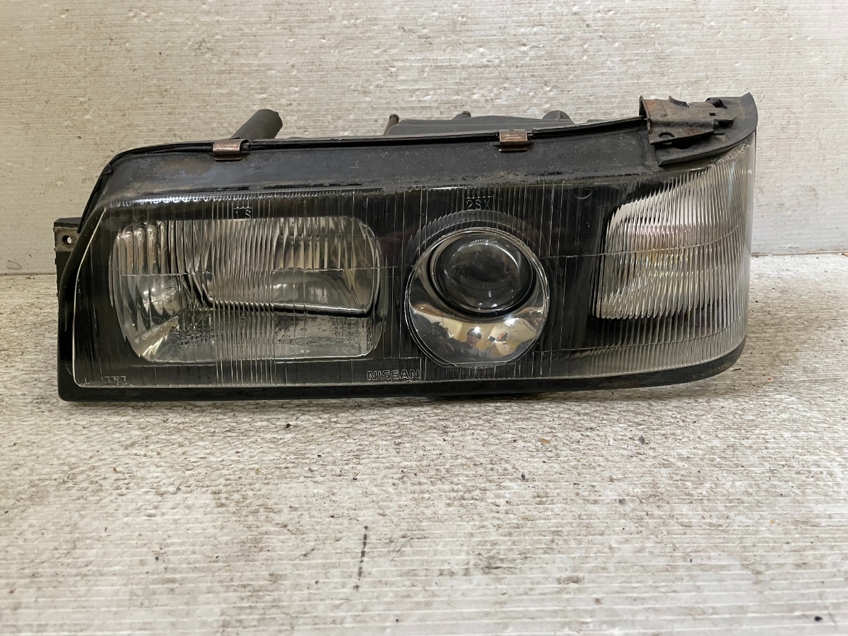 R31 スカイライン ヘットライト左右 美品 ☆ スカイライン R31 プロジェクター ヘッドライト 左 ☆2212