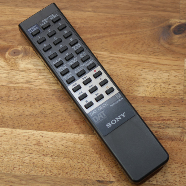 美品SONY DATデッキ用リモコン RM-D2000 ソニー SONY／ソニーDAT