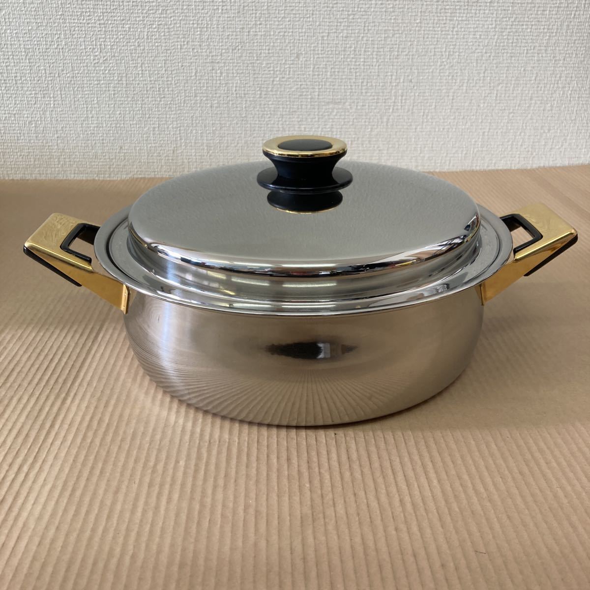 タッパーウェア レインボークッカー Tupperware 両手鍋 26cm浅鍋 公式通販 日本タッパーウェア レインボークッカー両手鍋23cm(深型鍋)＋ 浅鍋 26cm レインボー 深鍋 箱 レインボークッカー26cm深鍋 TUPPERWARE 深鍋｜Yahoo!フリマ（旧