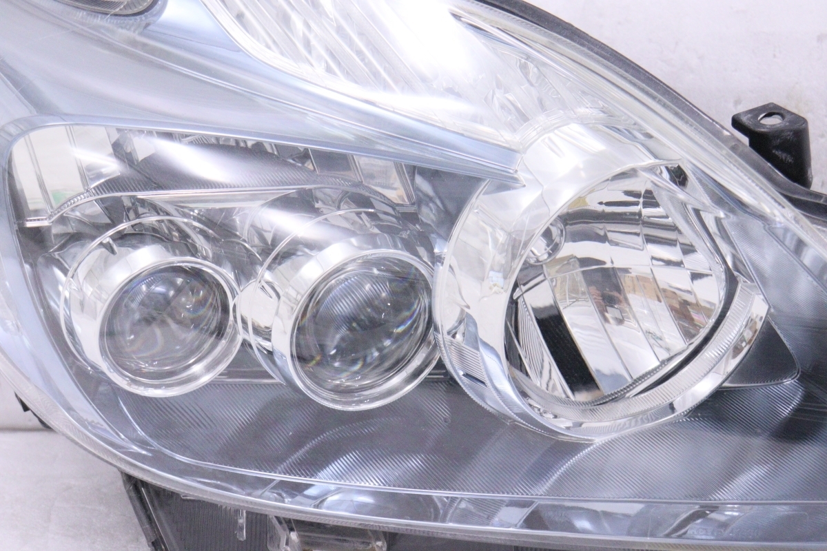 プリウス トヨタ 0 LEDヘッドライト ZVW30 美品ZVW30 右 ZVW30 ヘッドライト 左右 良品 LED 左右セット !! 後期 ヘッドライトの通販