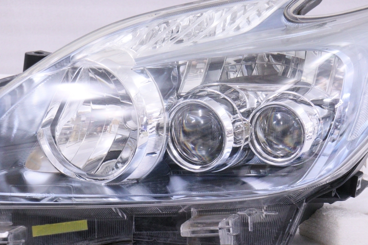 プリウス トヨタ 0 LEDヘッドライト ZVW30 美品ZVW30 右 ZVW30 ヘッドライト 左右 良品 LED 左右セット !! 後期 ヘッドライトの通販