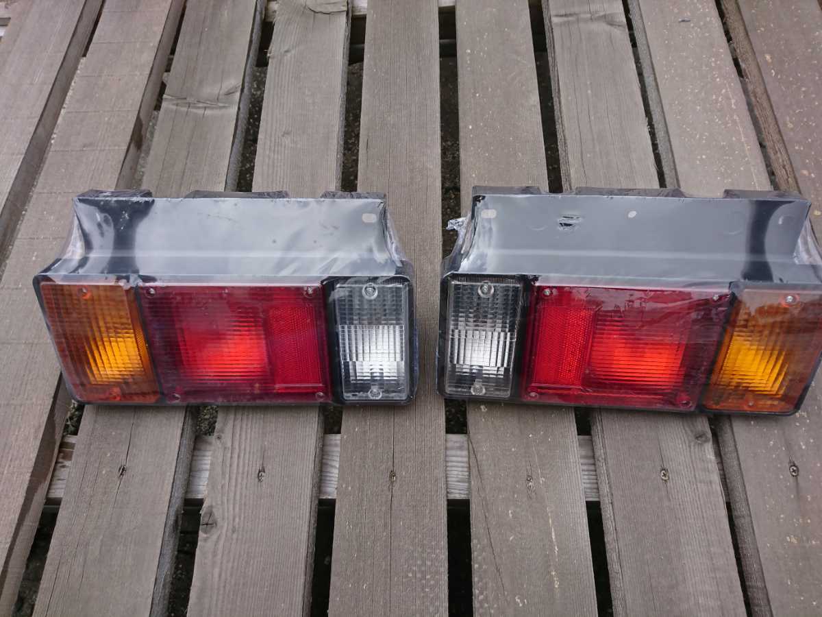 100 正規品ので安心してお テールランプ 三菱 Isuzu 日野 ２トン車 ブレーキランプ ウィンカー バックランプ 左右セット 状態は良い Web Wdactionfund Org