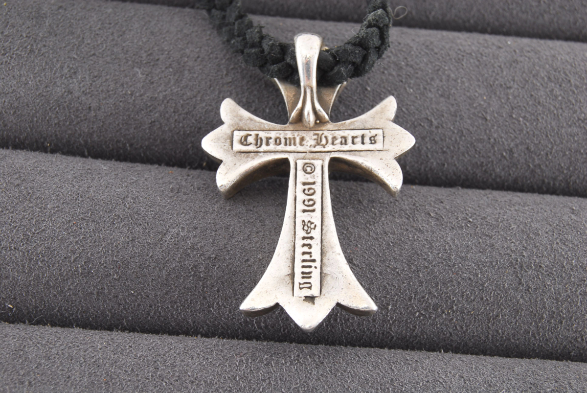 クロムハーツ クロスペンダント PLUS チョーカー レザーブレイド