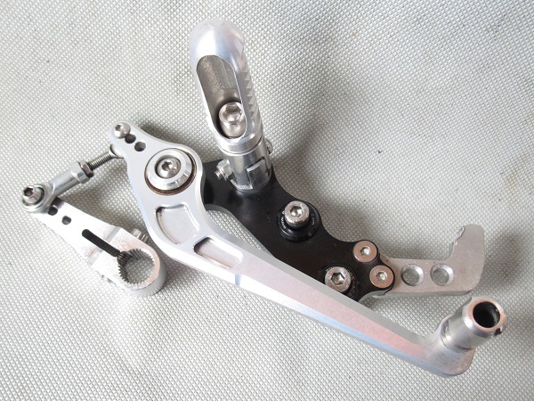 ○SR400用○ボアエース BORE-ACE製バックステップです○リアドラム用 