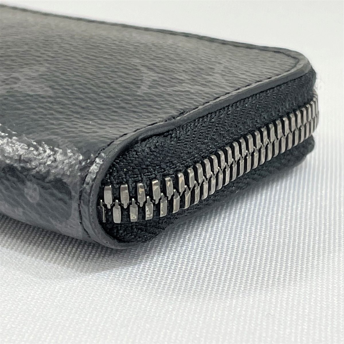 LOUIS VUITTON ポルトモネジュール モノグラム エクリプス LOUIS