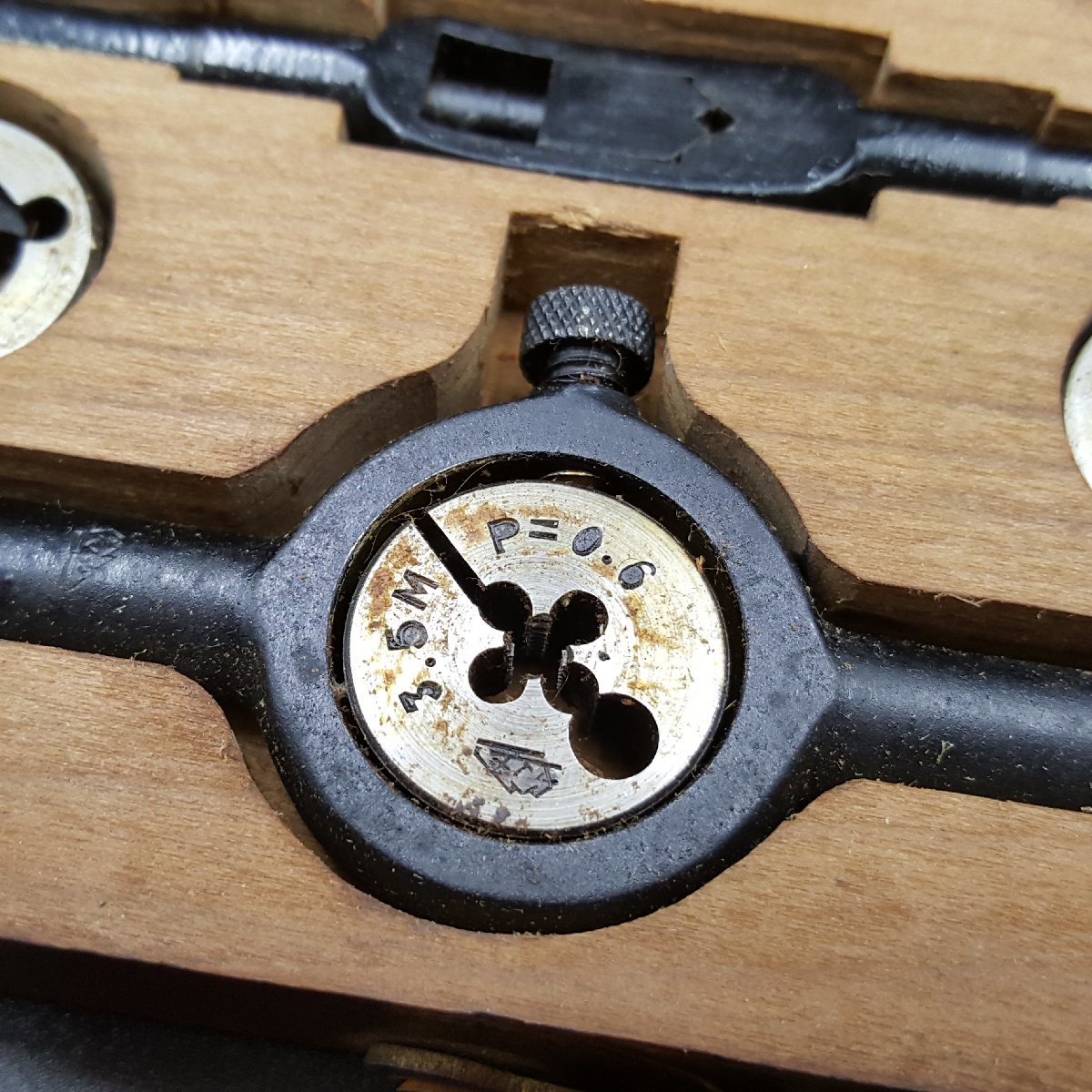 宝蔵】貴重品 時代 旧日本軍 銃整備工具 メートル式ネジ型用匣 四號螺