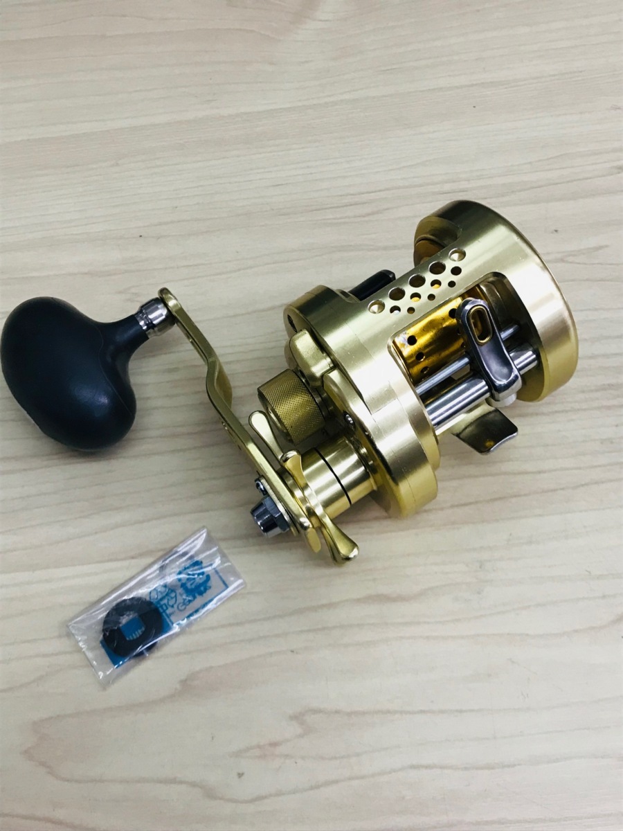 中古ジャンク品】シマノ カルカッタコンクエスト800F 右巻き(シマノ 
