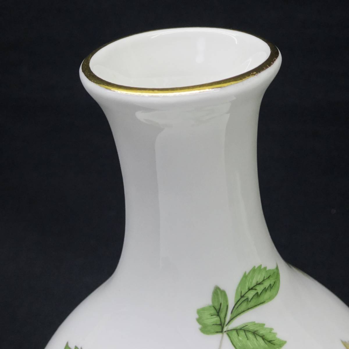 W85 英国 Wedgwood ウェッジウッド ワイルドストロベリー 花瓶 フラワーベース 置物 ウェッジウッド 売買されたオークション情報 Yahooの商品情報をアーカイブ公開 オークファン Aucfan Com