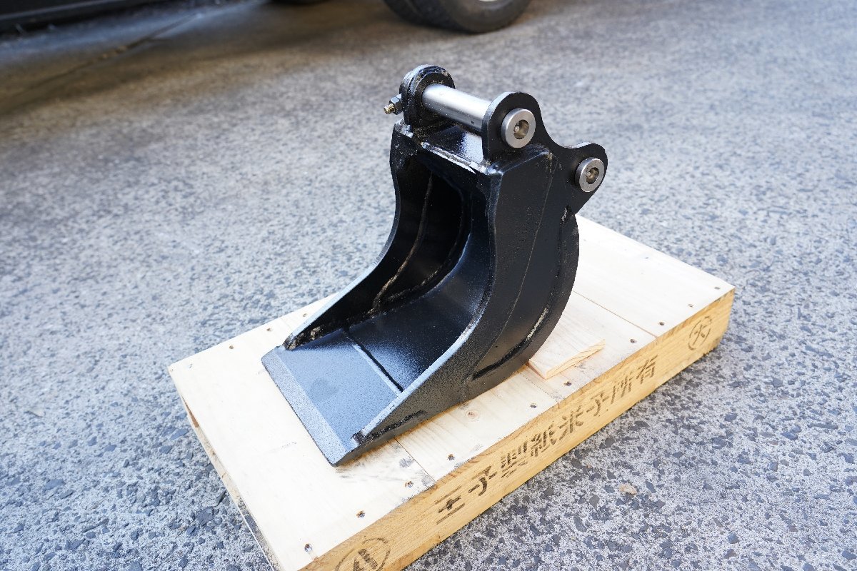 全国無料，送料無料 巾狭バケット 0.5t 1.2t 0.02m3クラス ピン径Ф30mm バケット幅200mm(建設機械、重機)｜売買されたオークション情報、yahooの商品情報をアーカイブ公開 - オークファン 建設機械、重機