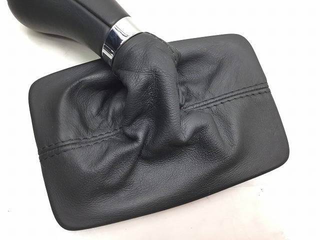 MB070 W204 C200 コンプレッサー エレガンス 前期 本革 シフトノブ ブーツ 付 ◆ブラック系/A2042671510 ★程度良好 ○ ★即決★ メルセデス・ベンツ C200 コンプレッサー Ｃクラス（メルセデス エアフロ エレガンス（FR&frasl;5AT
