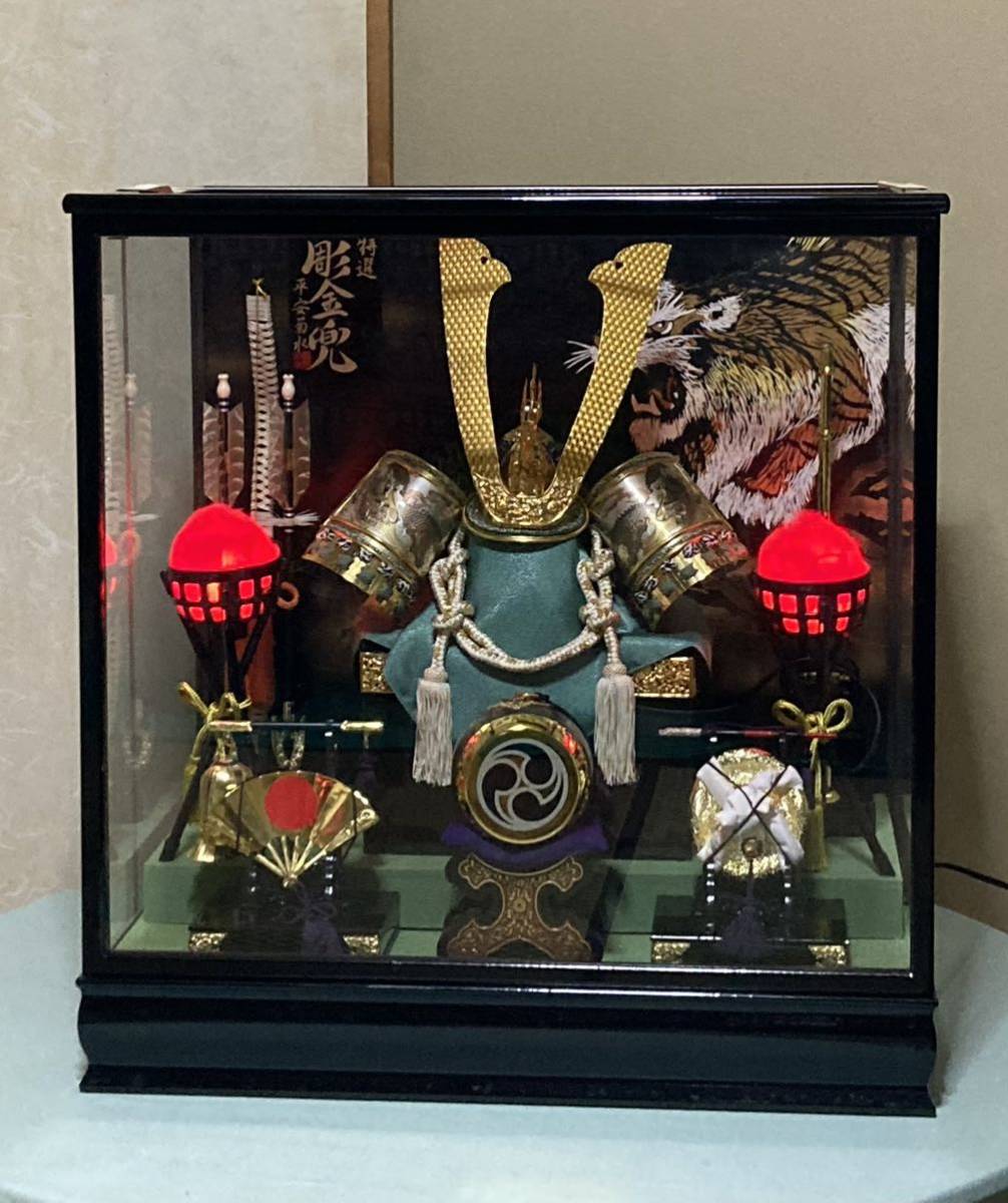 五月人形 兜飾り 彫金兜 平安菊水 ガラスケース付 松明ライト 兜 売買されたオークション情報 Yahooの商品情報をアーカイブ公開 オークファン Aucfan Com