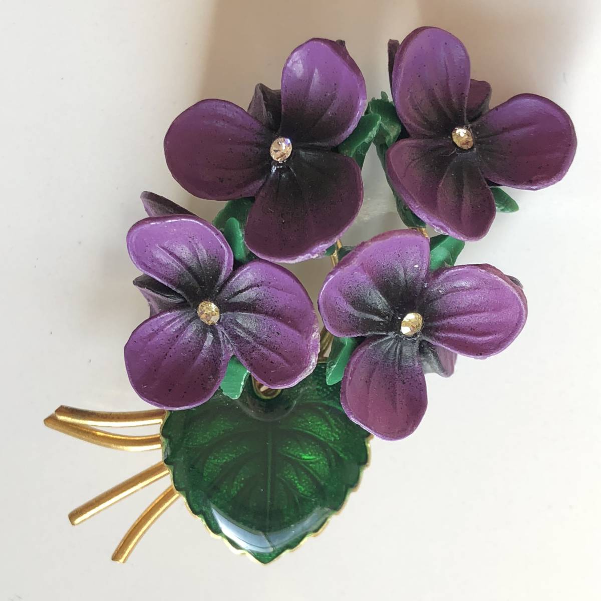 スミレの花束のブローチ ドイツ製 ヴィンテージ プラスチックとエナメル その他 売買されたオークション情報 Yahooの商品情報をアーカイブ公開 オークファン Aucfan Com