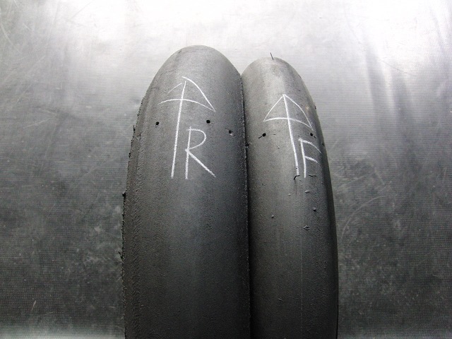 中古前後セット!ブリヂストン◎V02 スリック. 90/580R17. 120/600R17